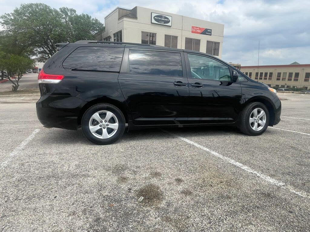2012 Toyota Sienna LE 7-Passenger Mobility Auto Access