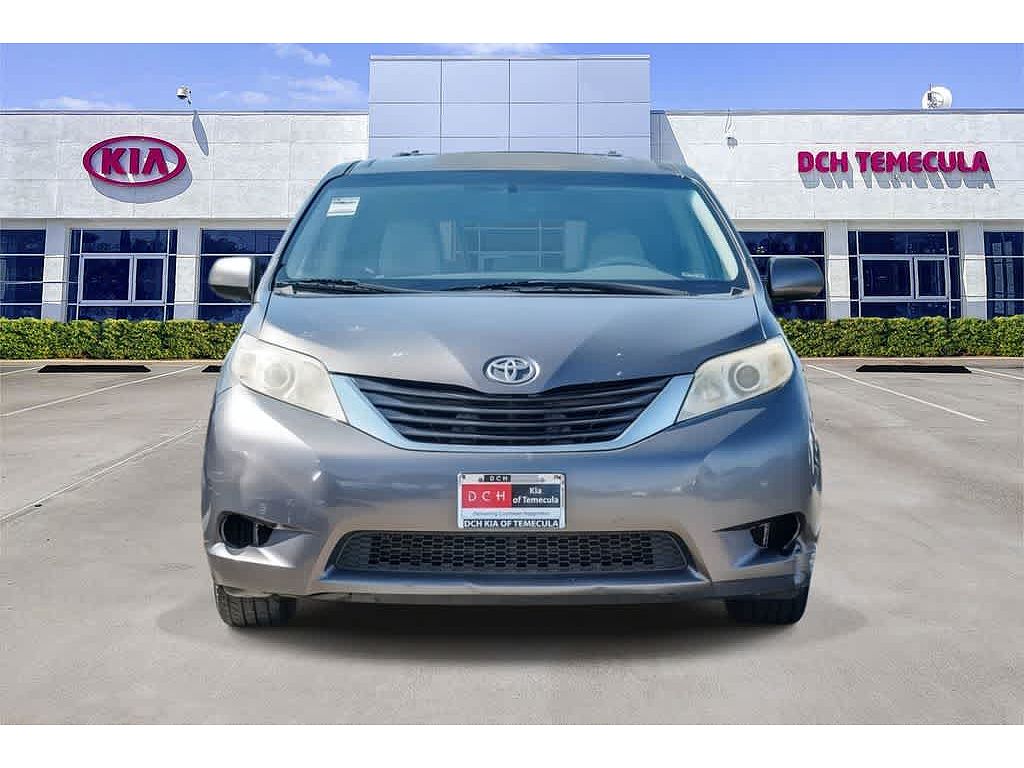 2012 Toyota Sienna LE 8-Passenger