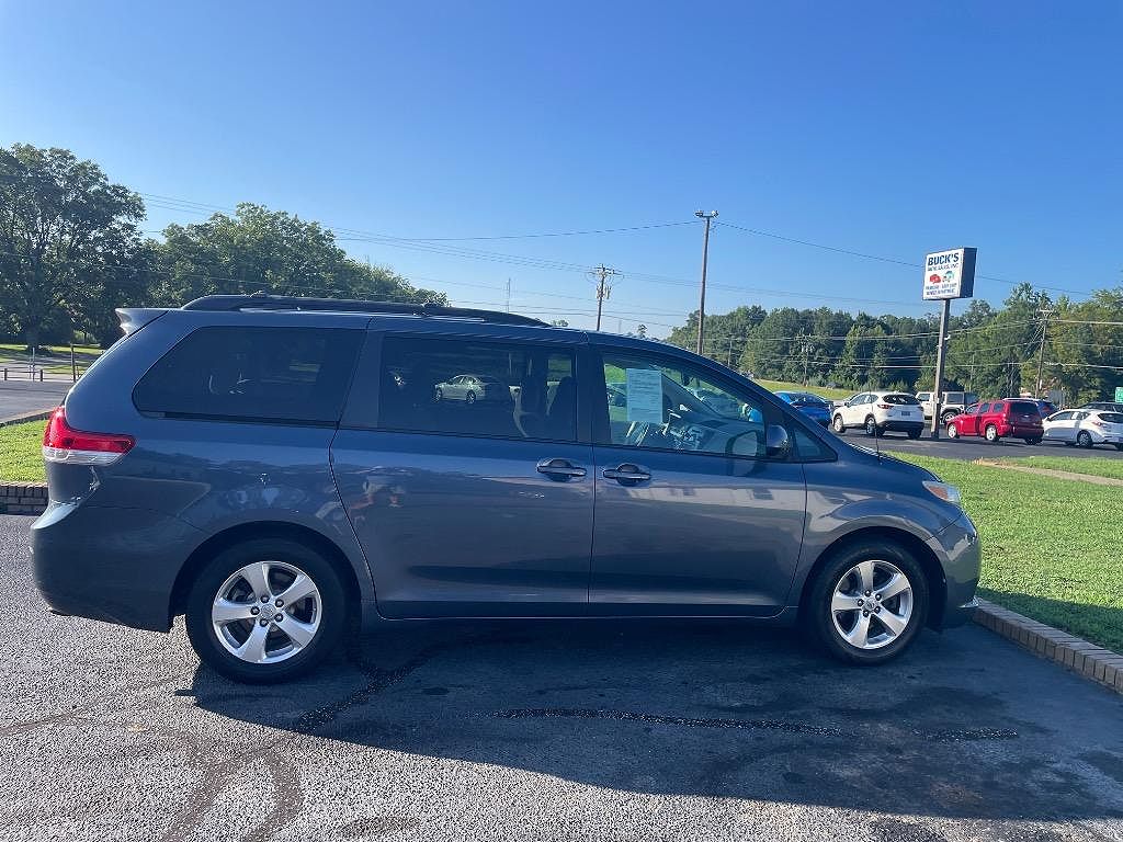 2014 Toyota Sienna LE 7-Passenger Mobility
