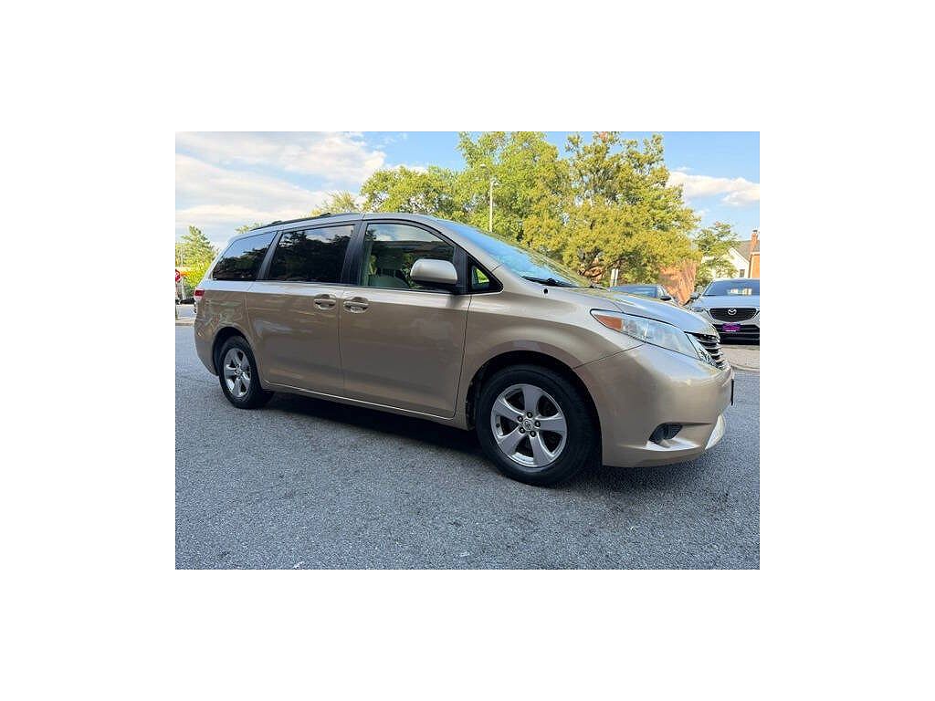 2011 Toyota Sienna LE 7-Passenger Mobility Auto Access