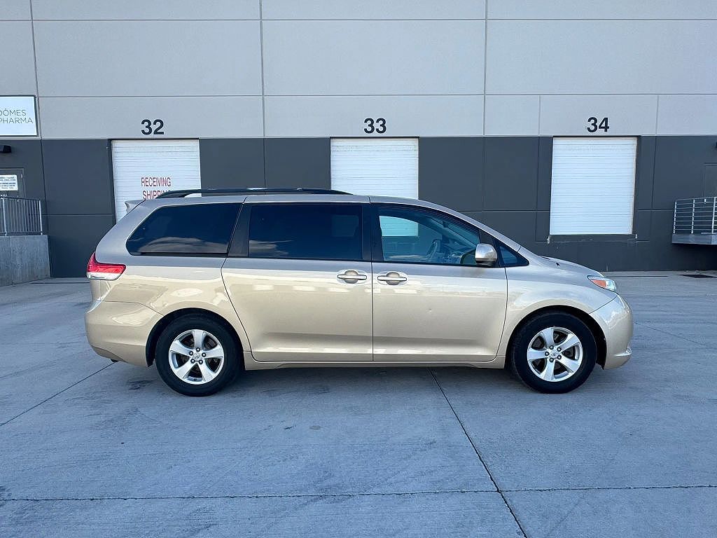 2012 Toyota Sienna LE 7-Passenger Mobility Auto Access