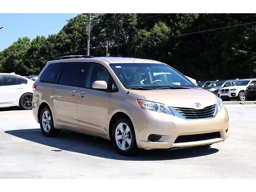 2011 Toyota Sienna LE 7-Passenger Mobility Auto Access