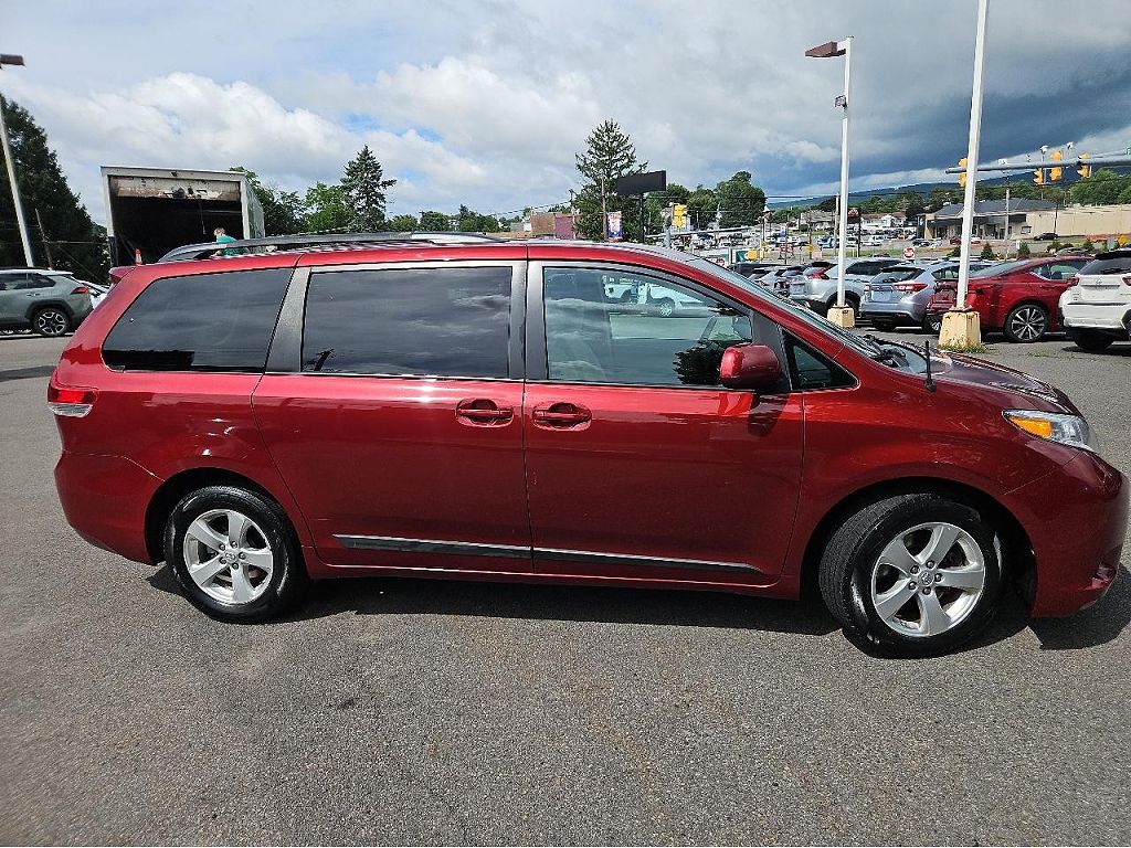 2011 Toyota Sienna LE 8-Passenger