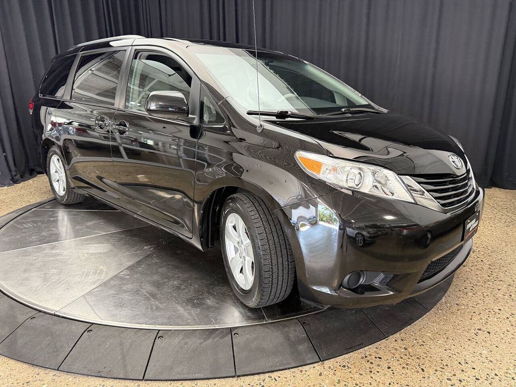 2011 Toyota Sienna LE 7-Passenger Mobility Auto Access