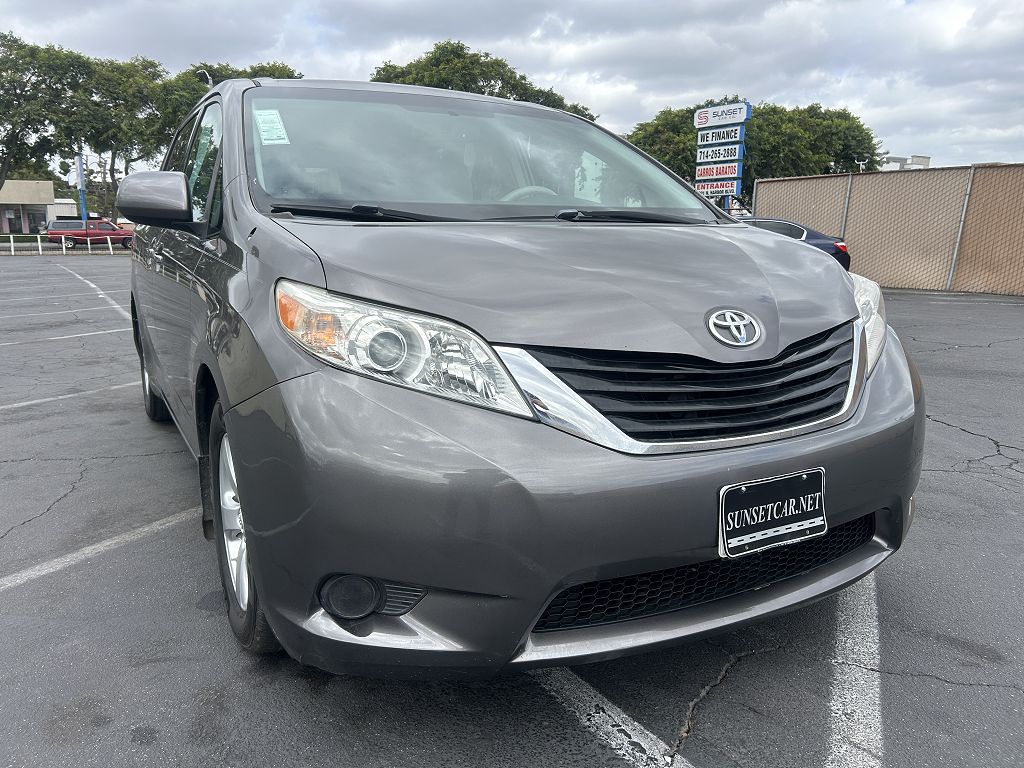 2012 Toyota Sienna LE 7-Passenger Mobility Auto Access