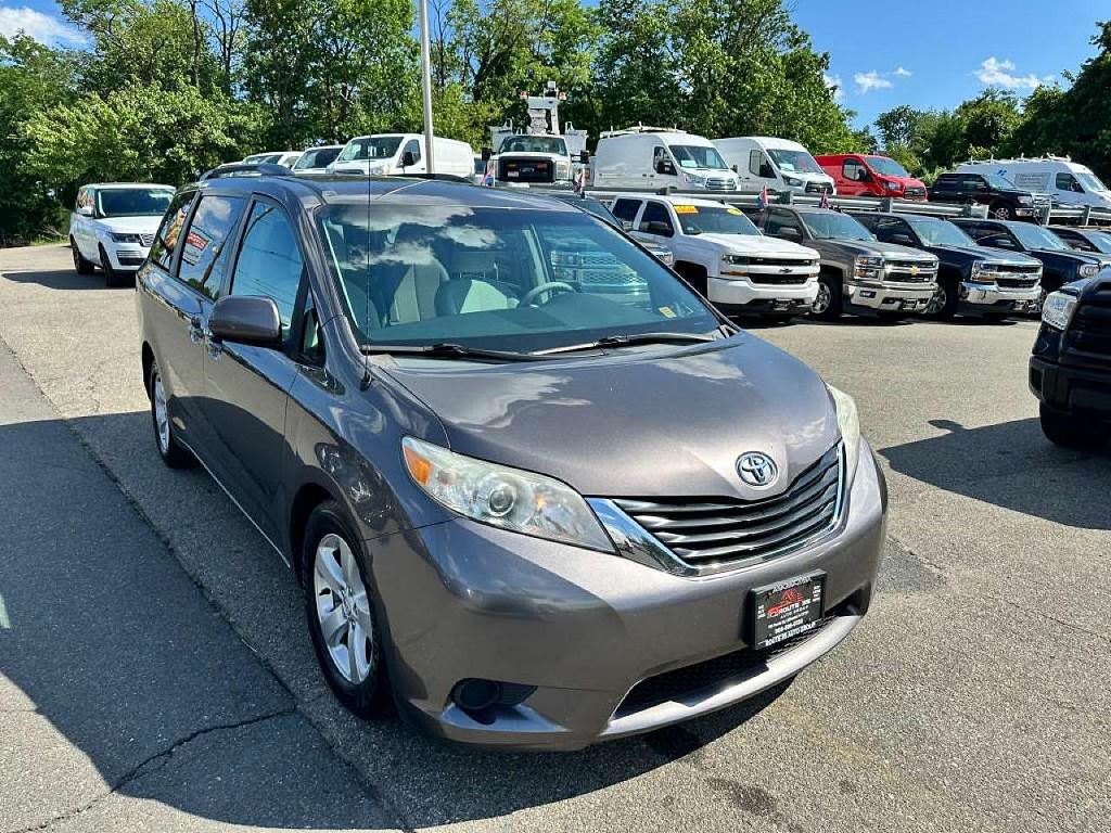2014 Toyota Sienna LE 8-Passenger