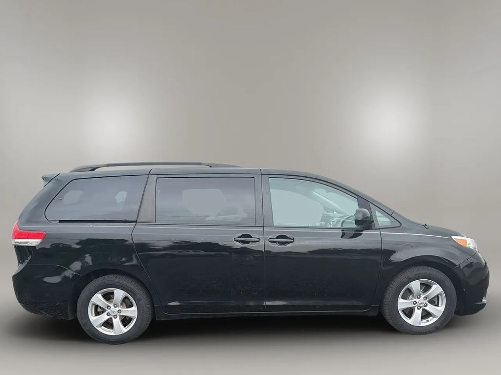 2014 Toyota Sienna LE 7-Passenger Mobility