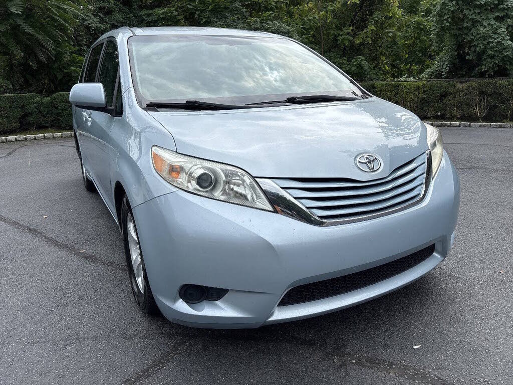 2016 Toyota Sienna LE 7-Passenger Mobility Auto Access