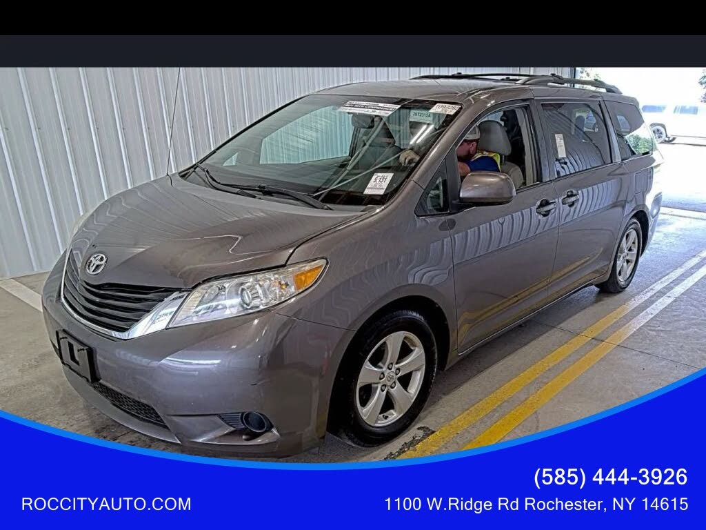 2012 Toyota Sienna LE 7-Passenger Mobility Auto Access