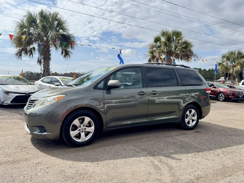 2013 Toyota Sienna LE 7-Passenger Mobility Auto Access
