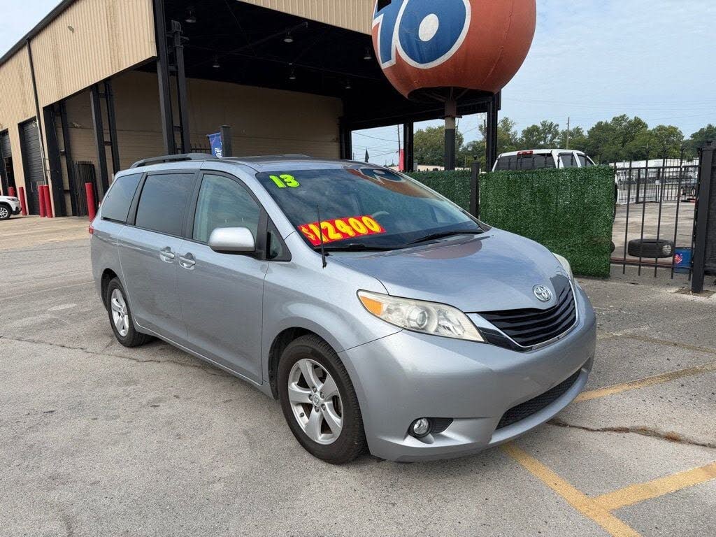 2013 Toyota Sienna LE 7-Passenger Mobility Auto Access