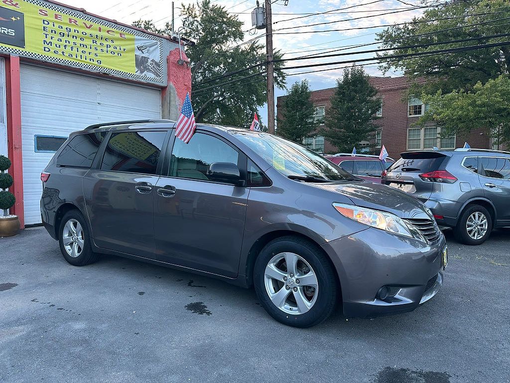 2016 Toyota Sienna LE 7-Passenger Mobility