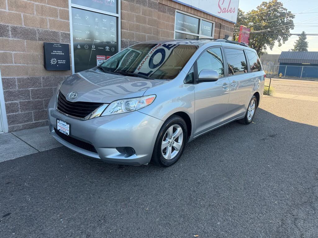 2014 Toyota Sienna LE 7-Passenger Mobility Auto Access