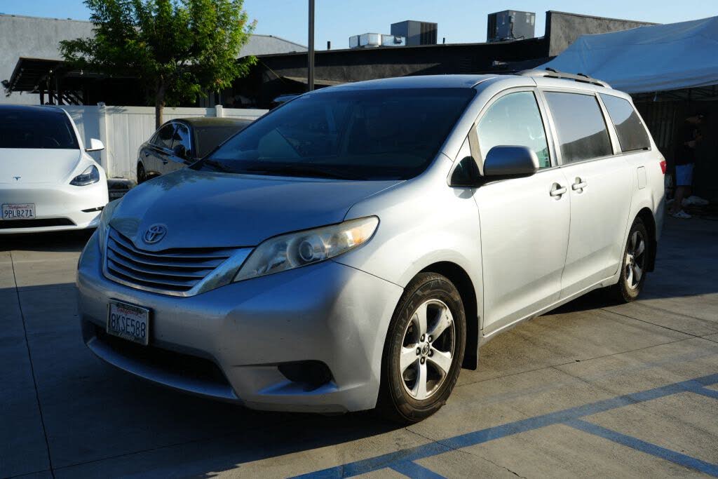 2016 Toyota Sienna LE 8-Passenger