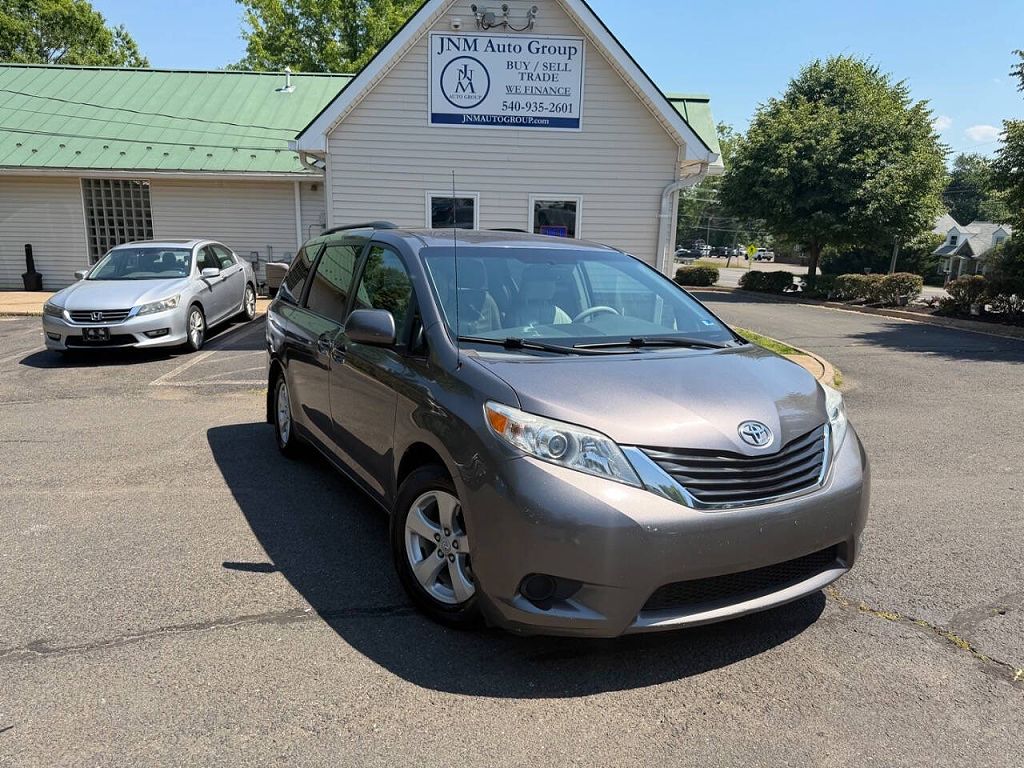 2011 Toyota Sienna LE 7-Passenger Mobility Auto Access
