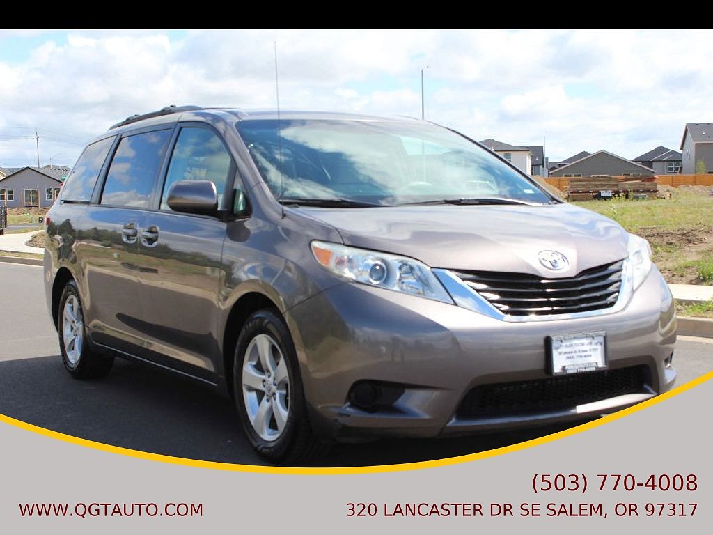 2012 Toyota Sienna LE 7-Passenger Mobility Auto Access
