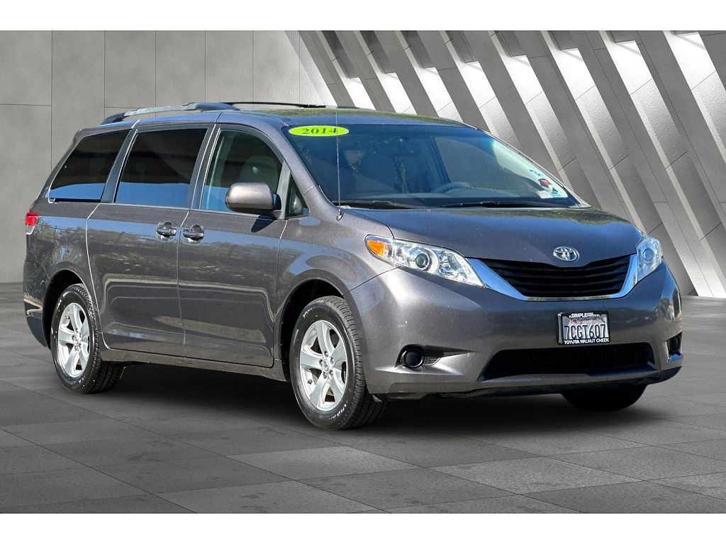 2014 Toyota Sienna LE 8-Passenger