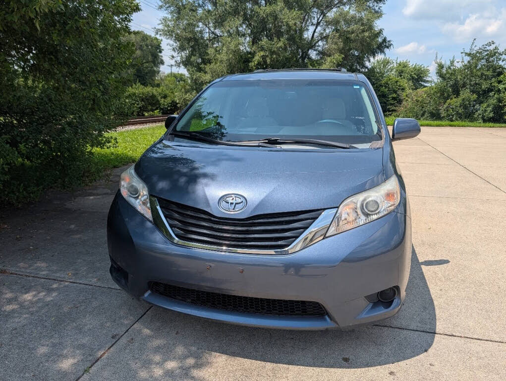 2014 Toyota Sienna LE 8-Passenger