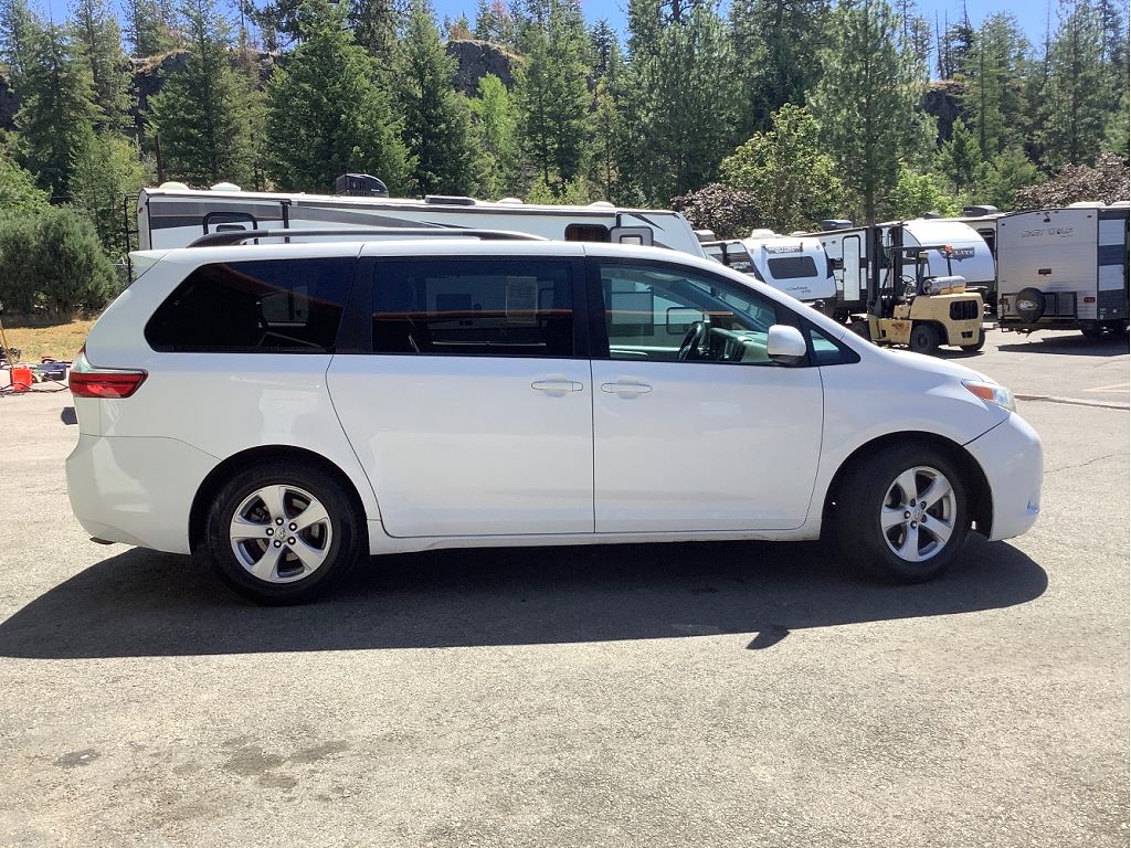 2016 Toyota Sienna LE 7-Passenger Mobility