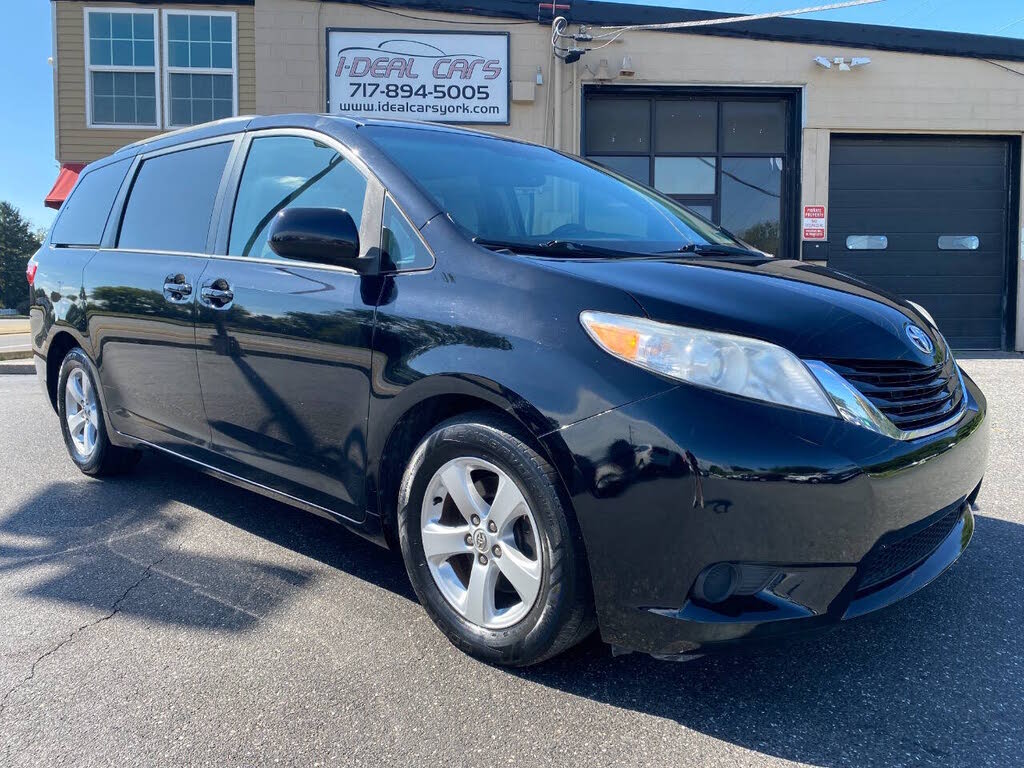2016 Toyota Sienna LE 8-Passenger