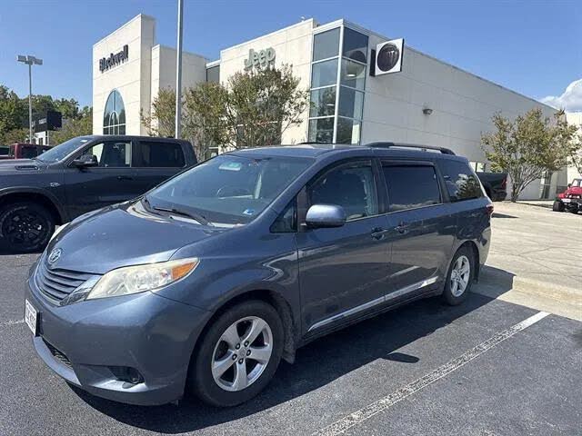 2016 Toyota Sienna LE 7-Passenger Mobility