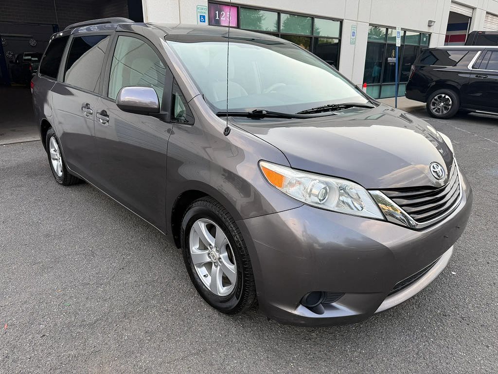 2012 Toyota Sienna LE 7-Passenger Mobility Auto Access