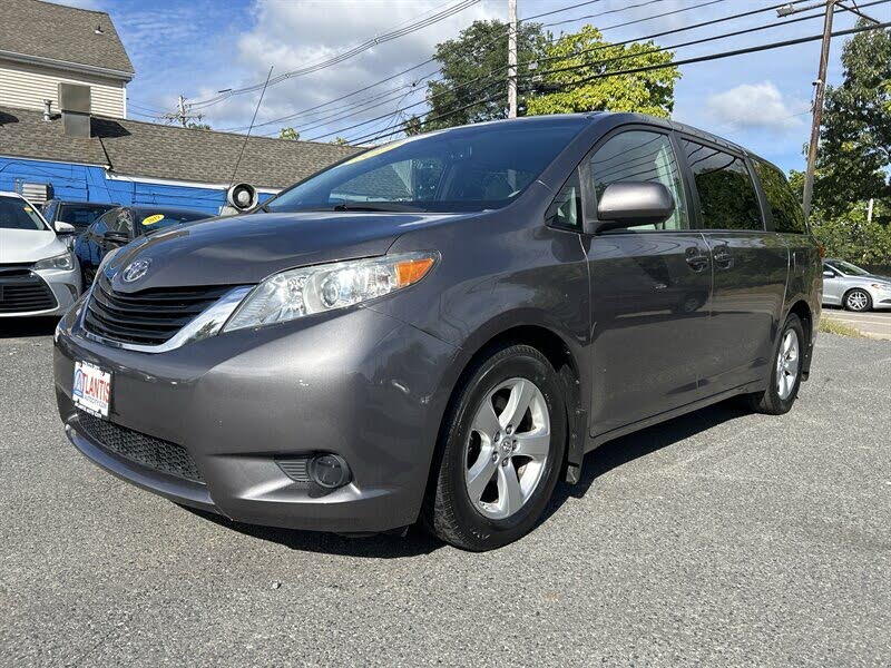 2014 Toyota Sienna LE 7-Passenger Mobility Auto Access