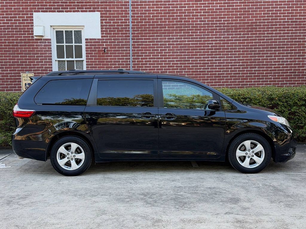 2016 Toyota Sienna LE 7-Passenger Mobility