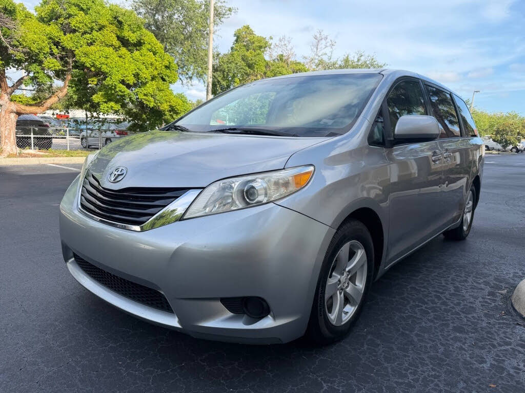 2011 Toyota Sienna LE 7-Passenger Mobility Auto Access