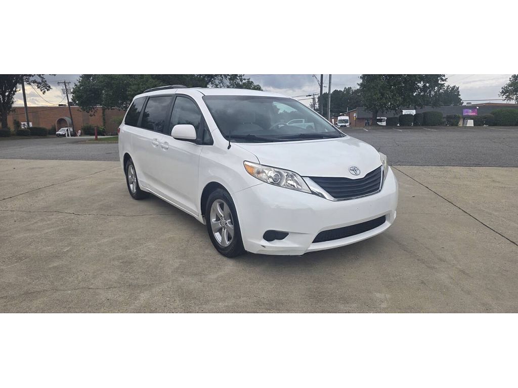 2011 Toyota Sienna LE 7-Passenger Mobility Auto Access