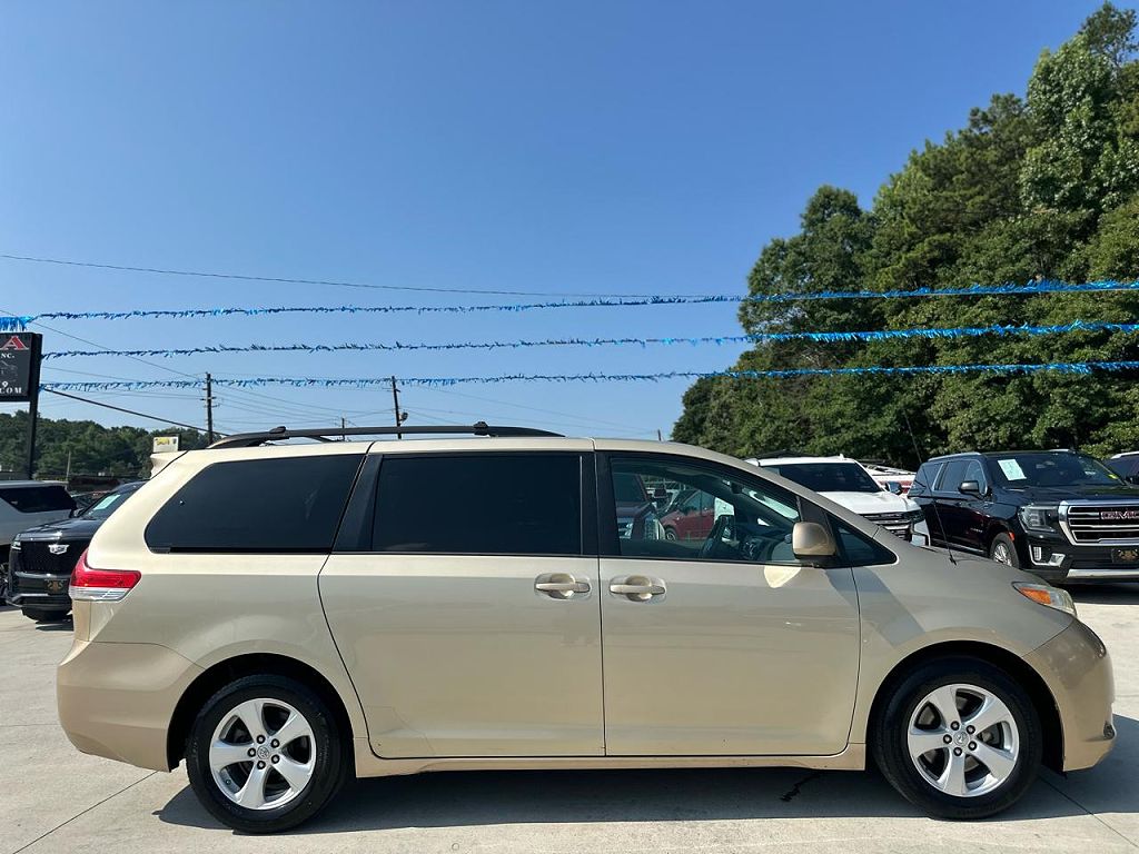 2014 Toyota Sienna LE FWD 8-Passenger V6