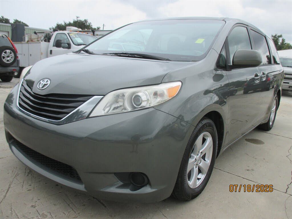 2014 Toyota Sienna LE 7-Passenger Mobility Auto Access