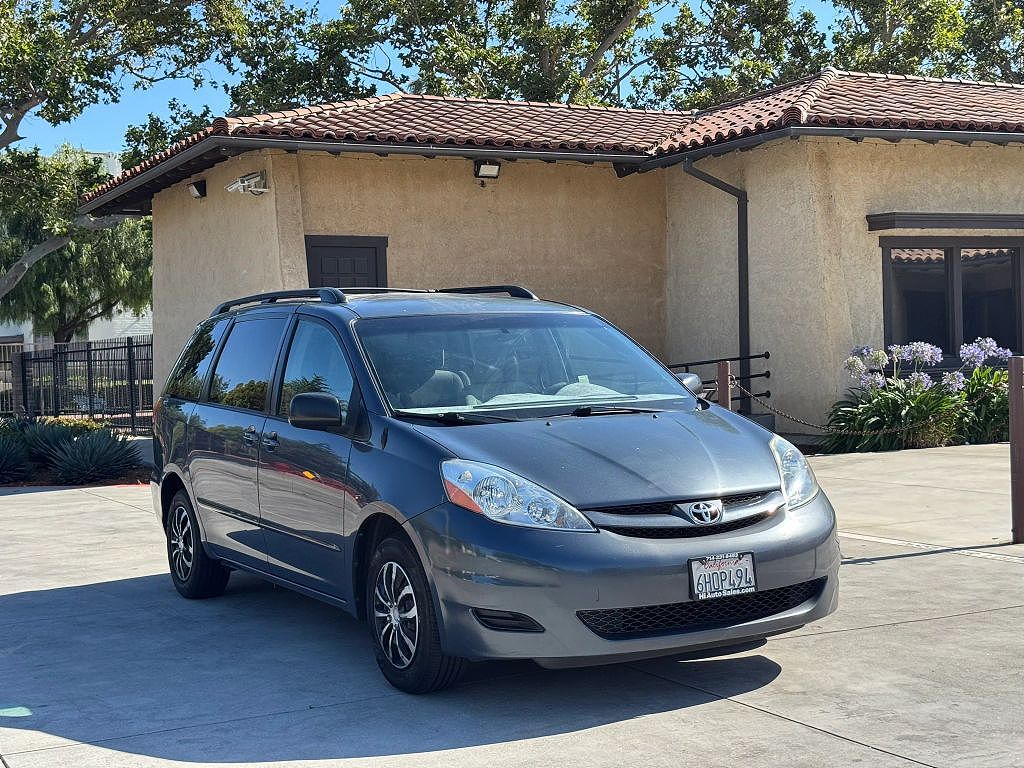 2010 Toyota Sienna CE 7-Passenger