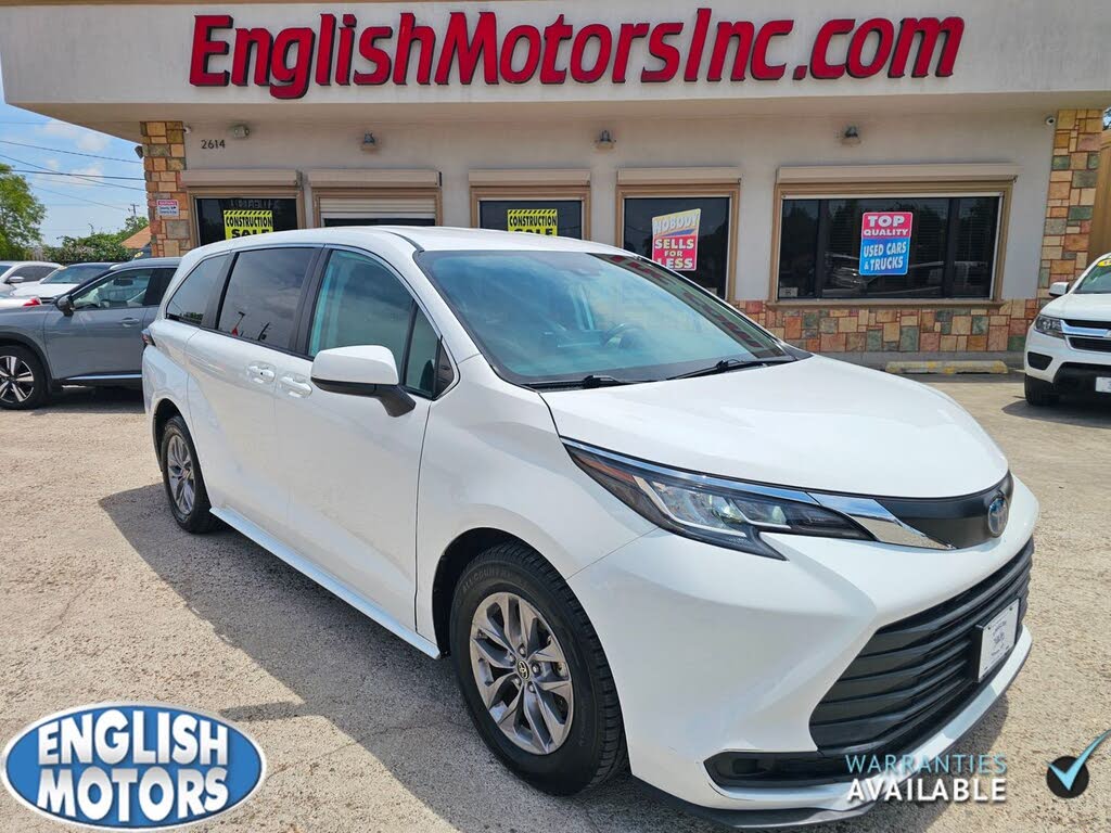 2022 Toyota Sienna LE 8-Passenger