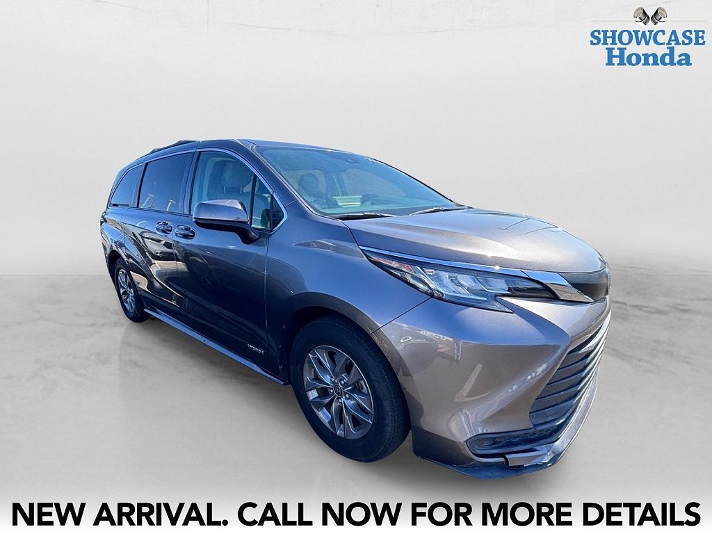 2021 Toyota Sienna LE 8 Passenger