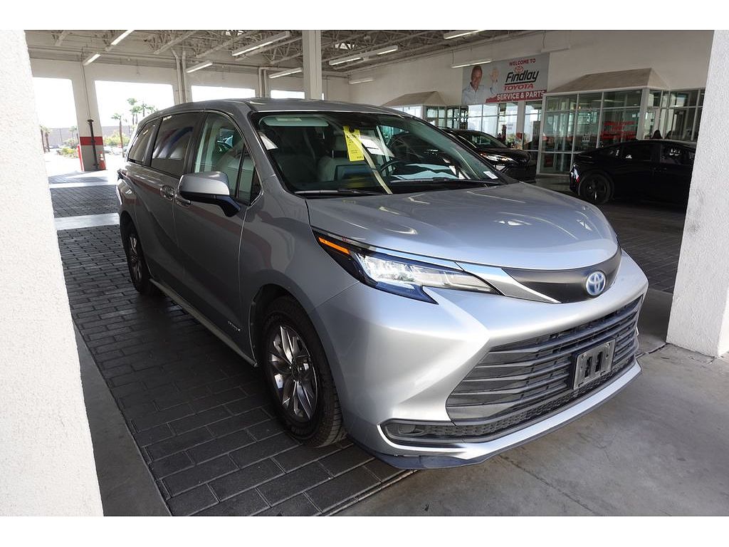 2021 Toyota Sienna LE 8-Passenger