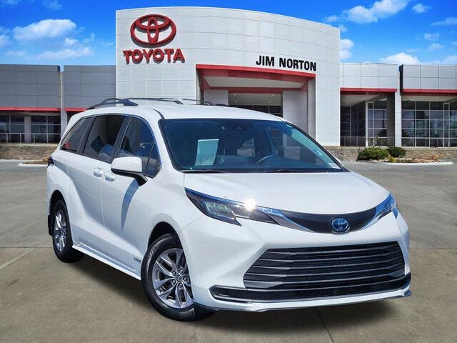 2021 Toyota Sienna LE 8-Passenger