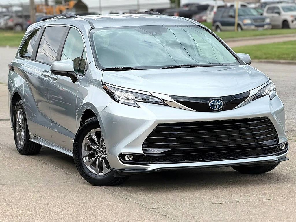 2021 Toyota Sienna LE 8-Passenger