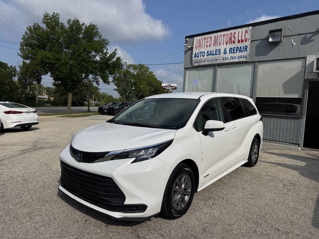 2021 Toyota Sienna LE 8-Passenger
