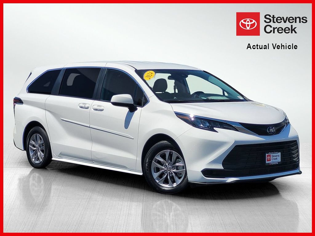 2024 Toyota Sienna LE 8-Passenger