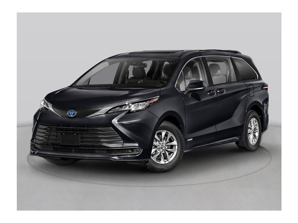 2026 Toyota Sienna LE 8-Passenger