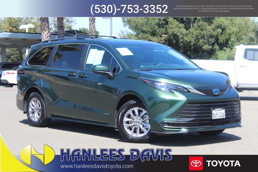2025 Toyota Sienna LE 8-Passenger