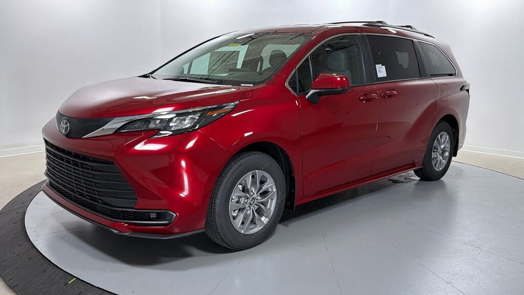 2026 Toyota Sienna LE 8-Passenger