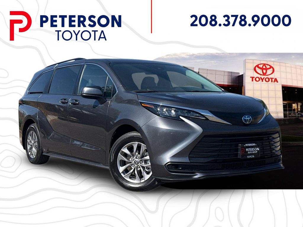 2025 Toyota Sienna LE 8-Passenger