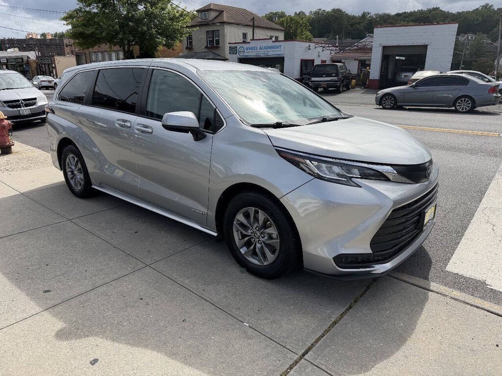 2021 Toyota Sienna LE 8-Passenger