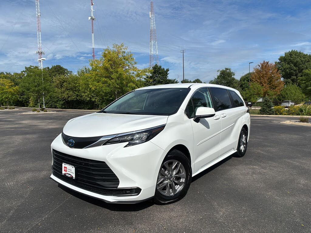 2024 Toyota Sienna LE 8-Passenger