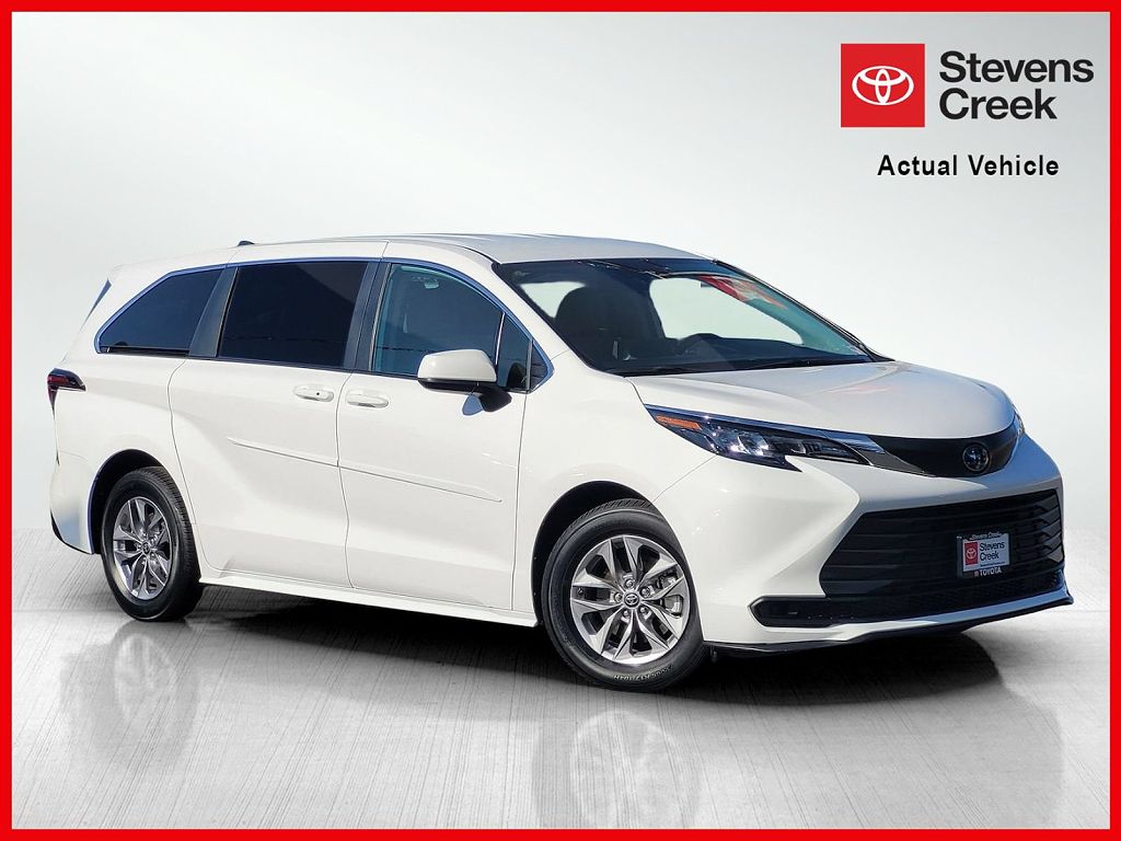 2024 Toyota Sienna LE 8-Passenger