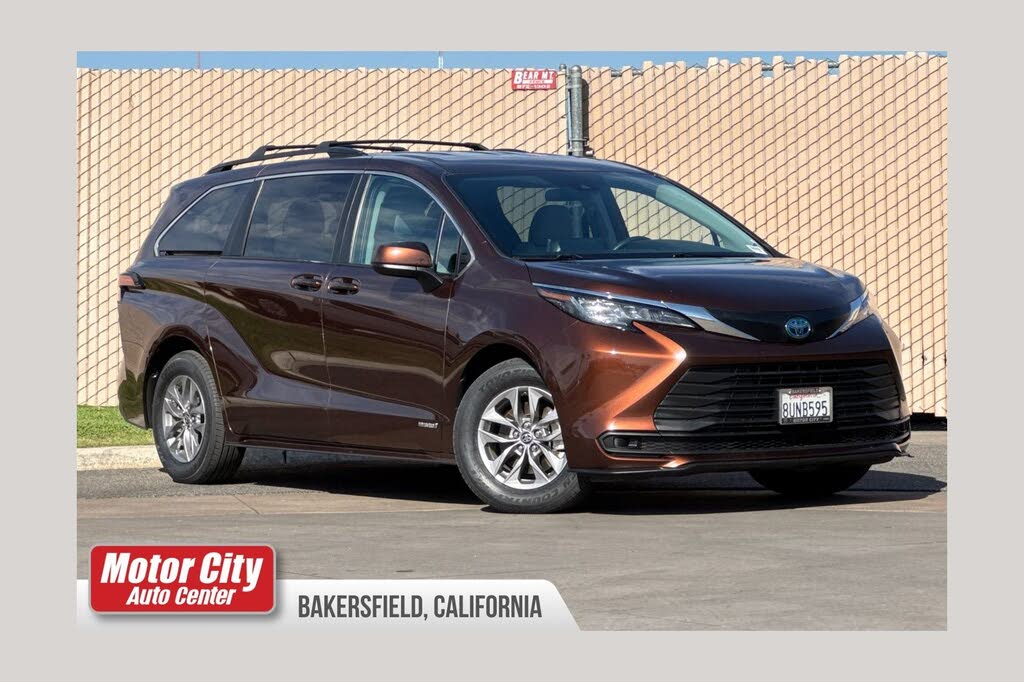 2021 Toyota Sienna LE 8-Passenger