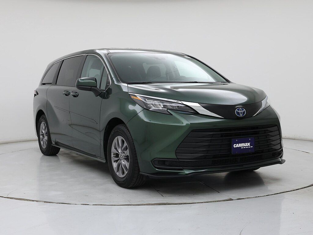 2024 Toyota Sienna LE 8-Passenger