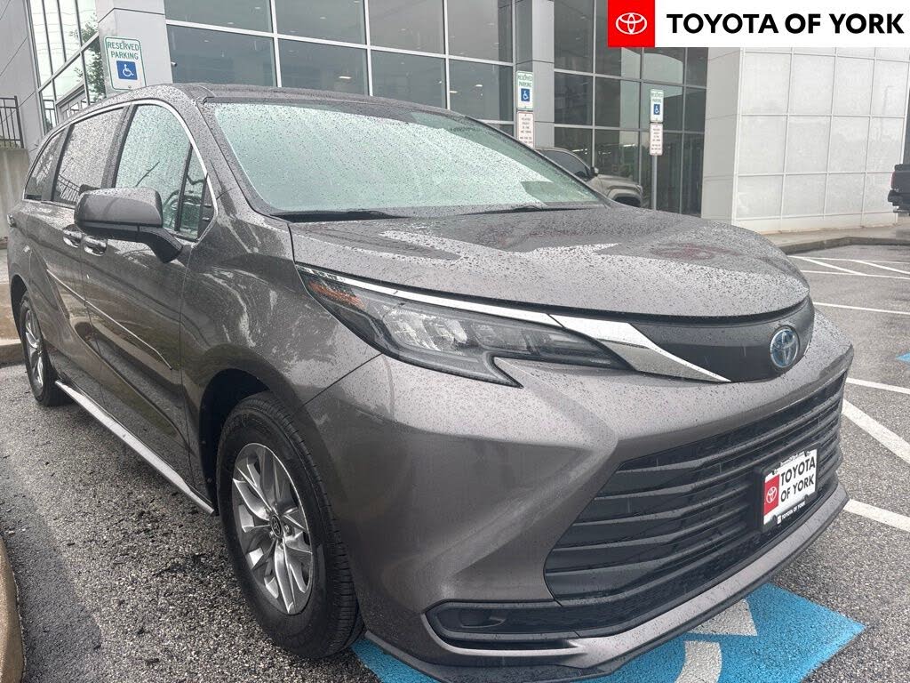 2024 Toyota Sienna LE 8-Passenger